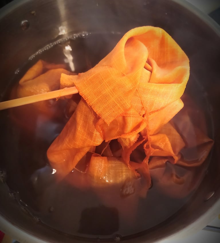 Bain de teinture végétale au cosmos