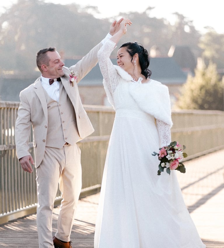 un couple lors de leur mariage en train de danser lors d'un mariage à Guignen, à Rennes