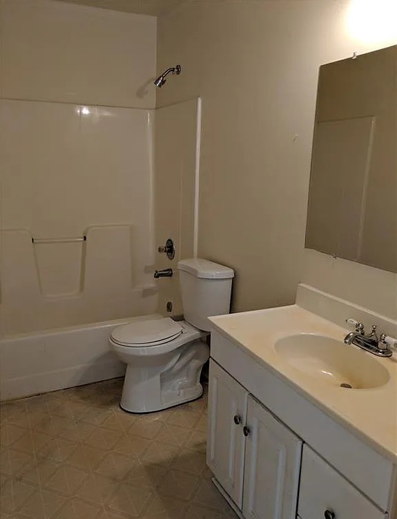 Original master bathroom in Norfolk home before renovation