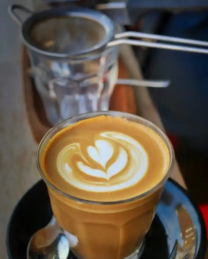 delicioso cafe y arte latte