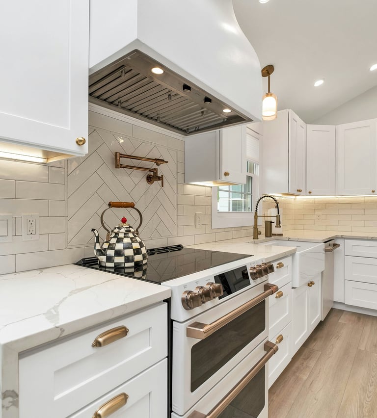 white cabinets - kitchen remodeling laval