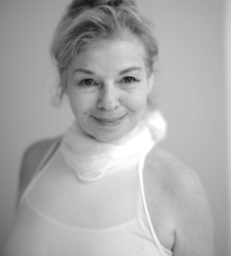 Tarot Reader Los Angeles in person & online tarot readings by Maya Britan psychic artist
