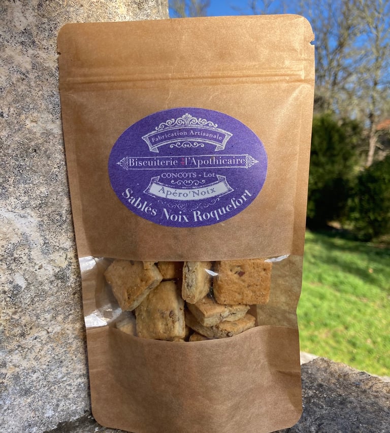 Paquet de biscuits artisanaux, sablés noix roquefort de la biscuiterie de l'Apothicaire
