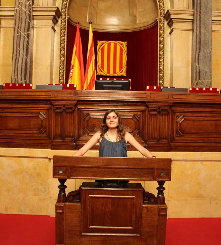 Fotografía de Ana Gómez en el Parlament de Catalunya