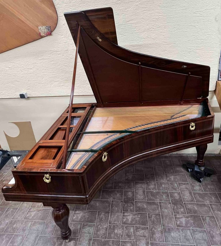 Piano à queue Rousselot