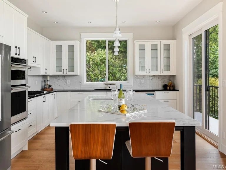 Large format tile kitchen backsplash