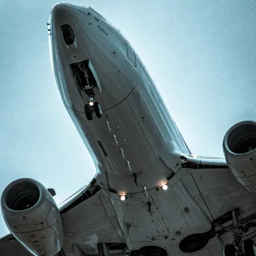 zoom of airplane from botom