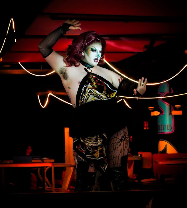 Enbystial durant une performance, à Grand Scène à Lille