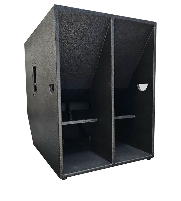 21 zoll Hornsubwoofer in schwarz mit weißem Hintergrund