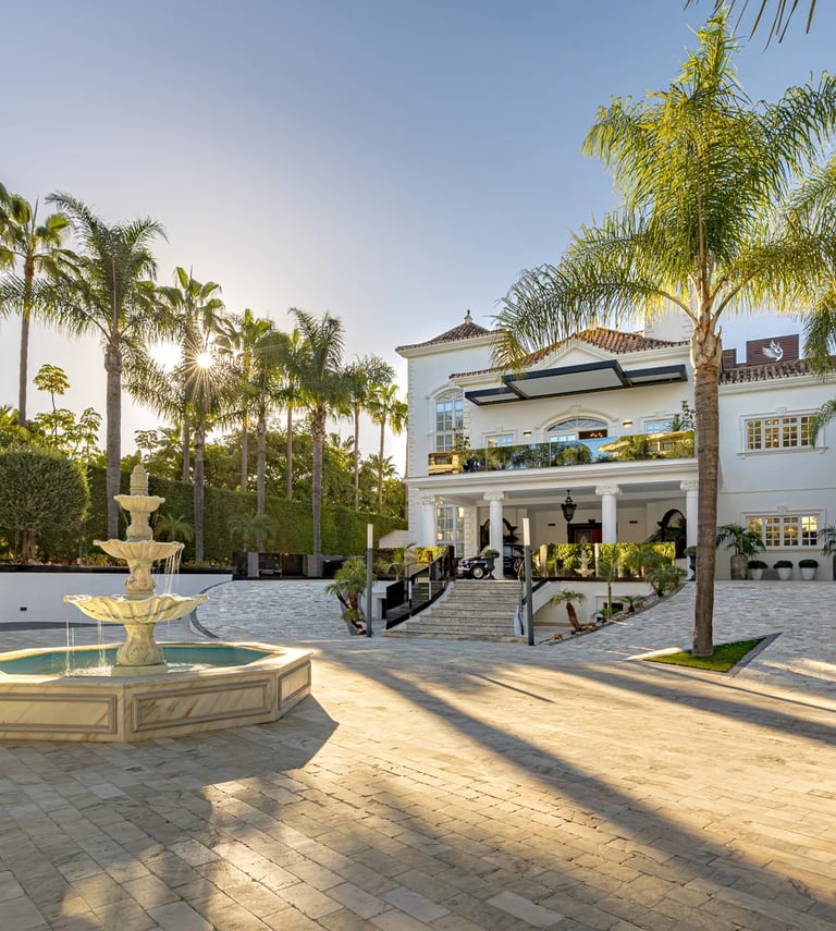Entrance driveway of exclusive Marbella villa close to the beachfront