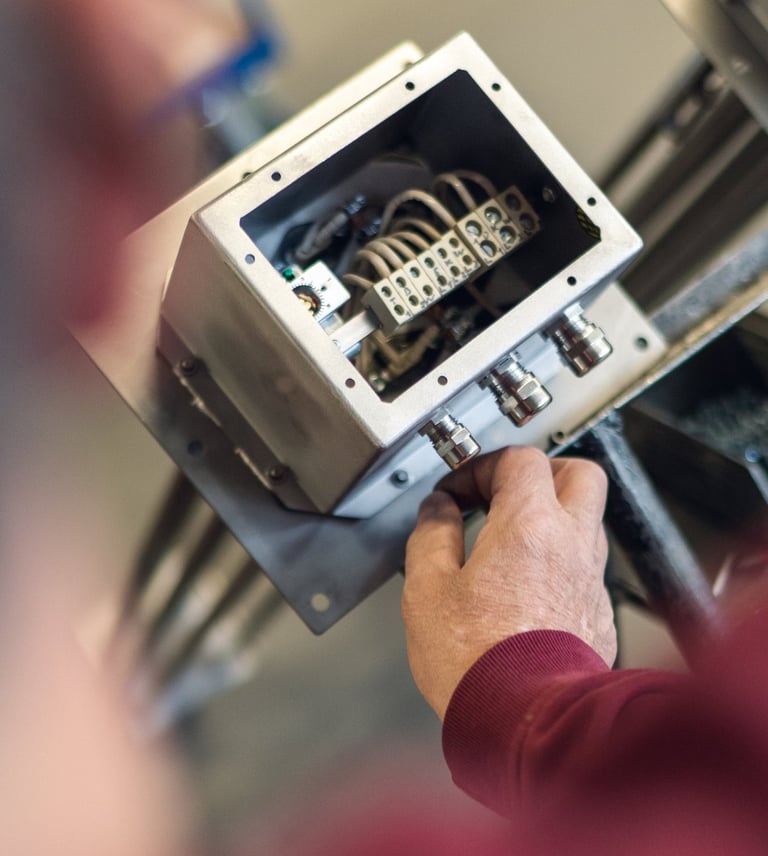 Elektrischer Lufterhitzer wird verschalten