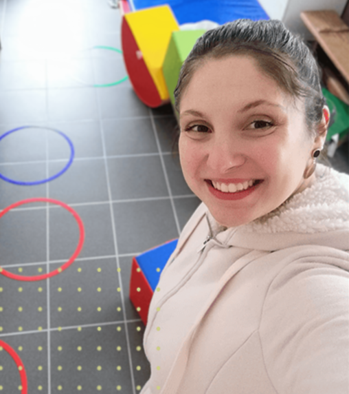 Laurie Pirsoul psychomotricienne à Liège dans son cabinet de psychomotricité