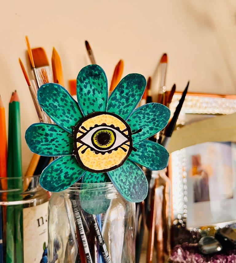 Espaço criativo da Dashaglasha Studio para ilustração, workshops e projetos artísticos em Ourém, Portugal.