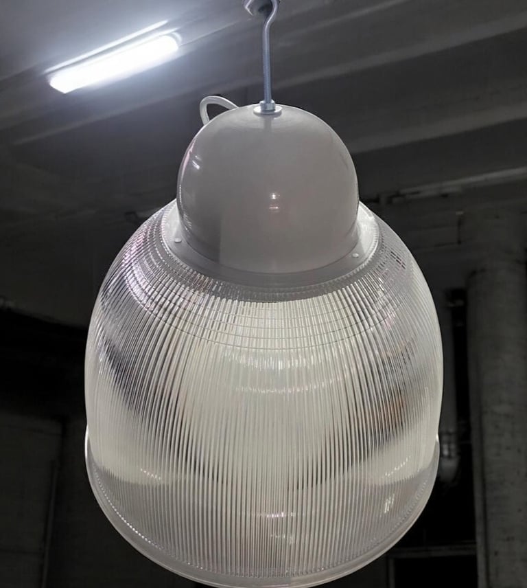 Campana acrilico 16" base colgante para foco led 