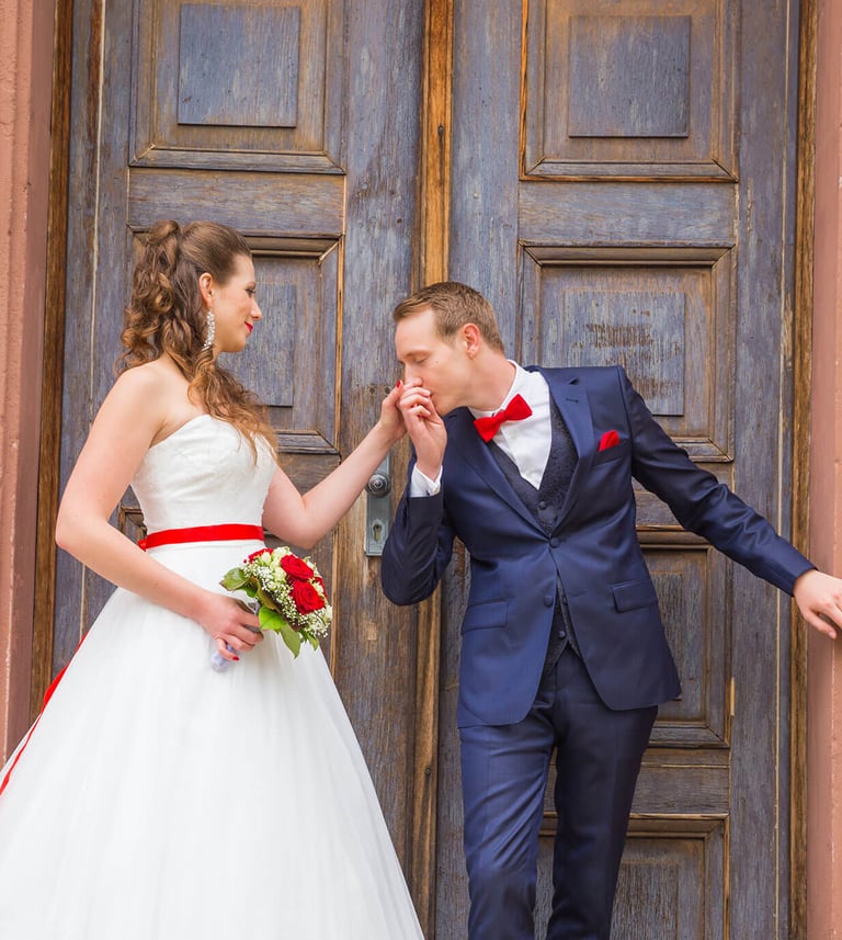 Elegante Hochzeitsfotografie beim Schloss Philippsruhe.