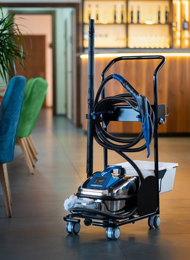 Przemysłowy generator pary EV Poseidon. Przeznaczony do ciężkich prac sterylizacyjnych w branży HoReCa i szpitalach.