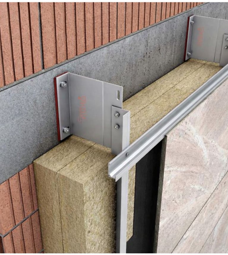  Fixation bardage extérieur avec isolation thermique par l’extérieur sur façade en construction