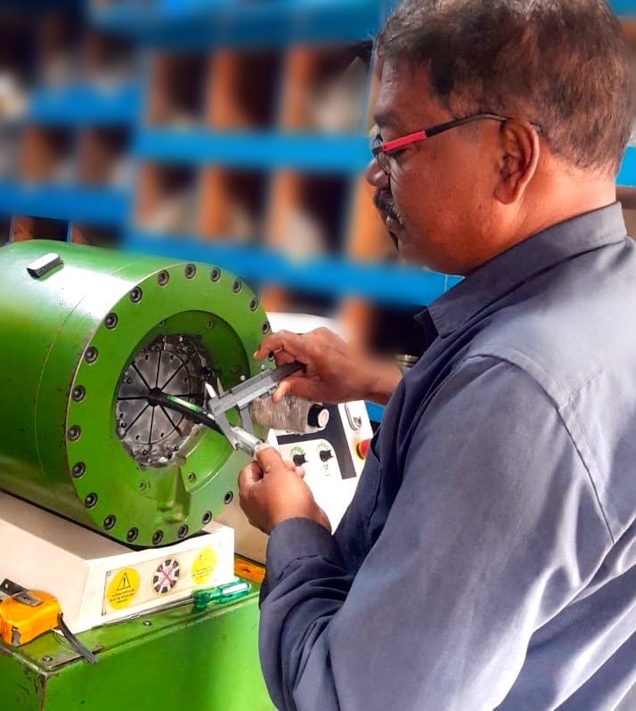 HYDRAULIC HOSE CRIMPING