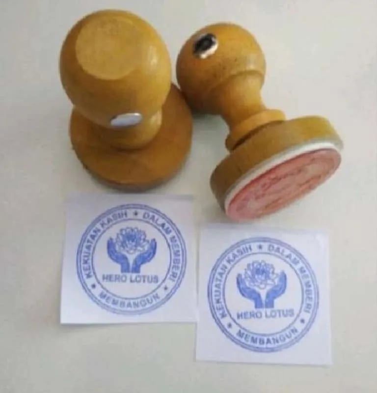 Contoh percetakan stempel kayu yang harus menggunakan bantalan di dundung print makassar