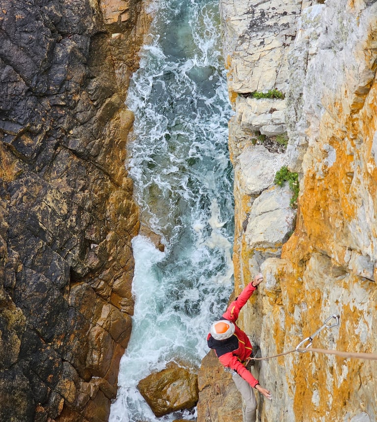 Stage escalade à Pen Hir, l'escalade en Bretagne avec un guide.
