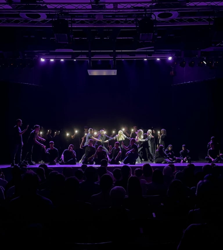 a group of people standing on a stage, Theater Hamburg 
