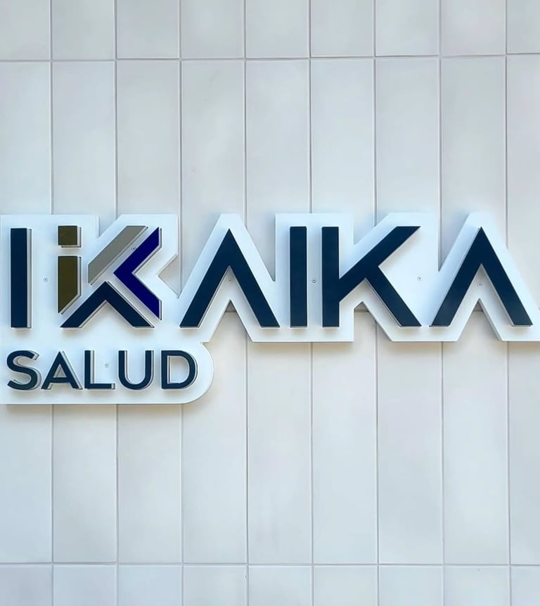 Letrero de la clínica Ikaika Salud en Albacete.