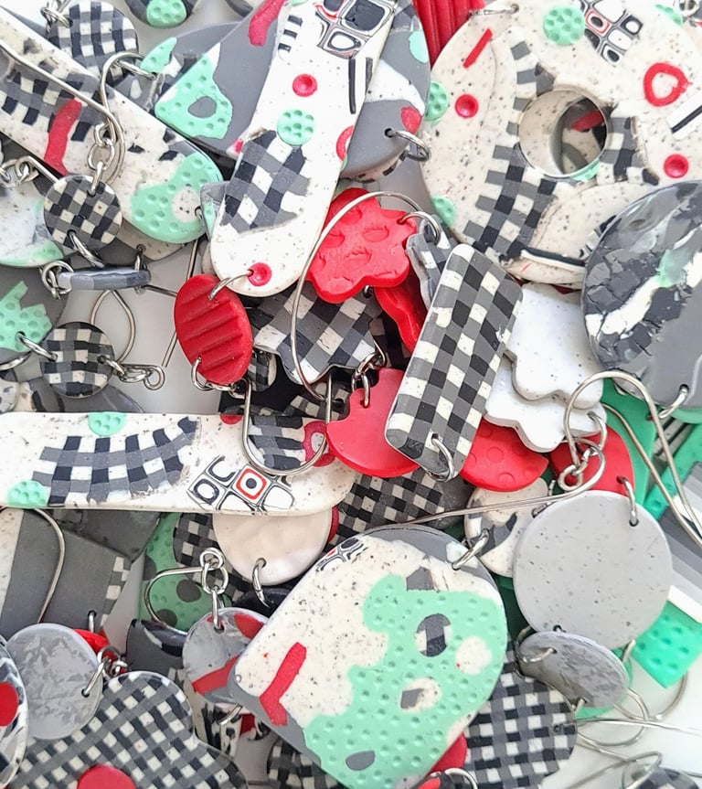 a bunch of earrings in a pile