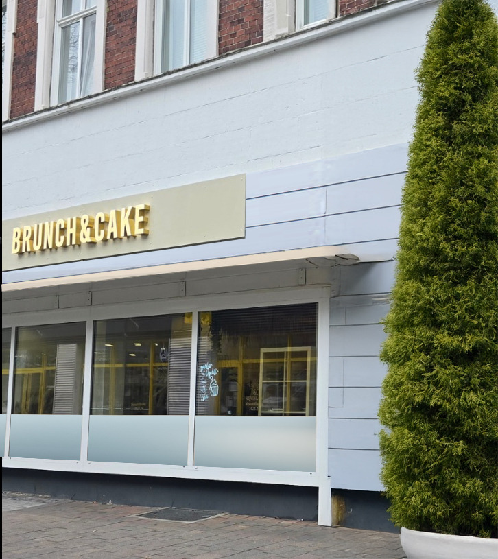 Beleuchtete Warmlicht 3D-Profilbuchstaben für professionelle Außenwerbung auf Aluverbund lackiert  