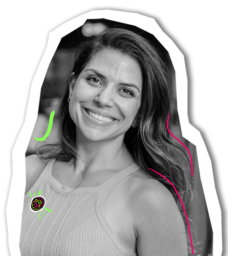 foto da Mari fundadora Nozes Estratégia de Marca com um sorriso no rosto e um fundo verde e branco