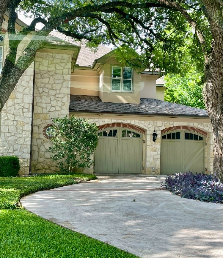 Residential window cleaning in San Antonio TX by Elegant Restorations