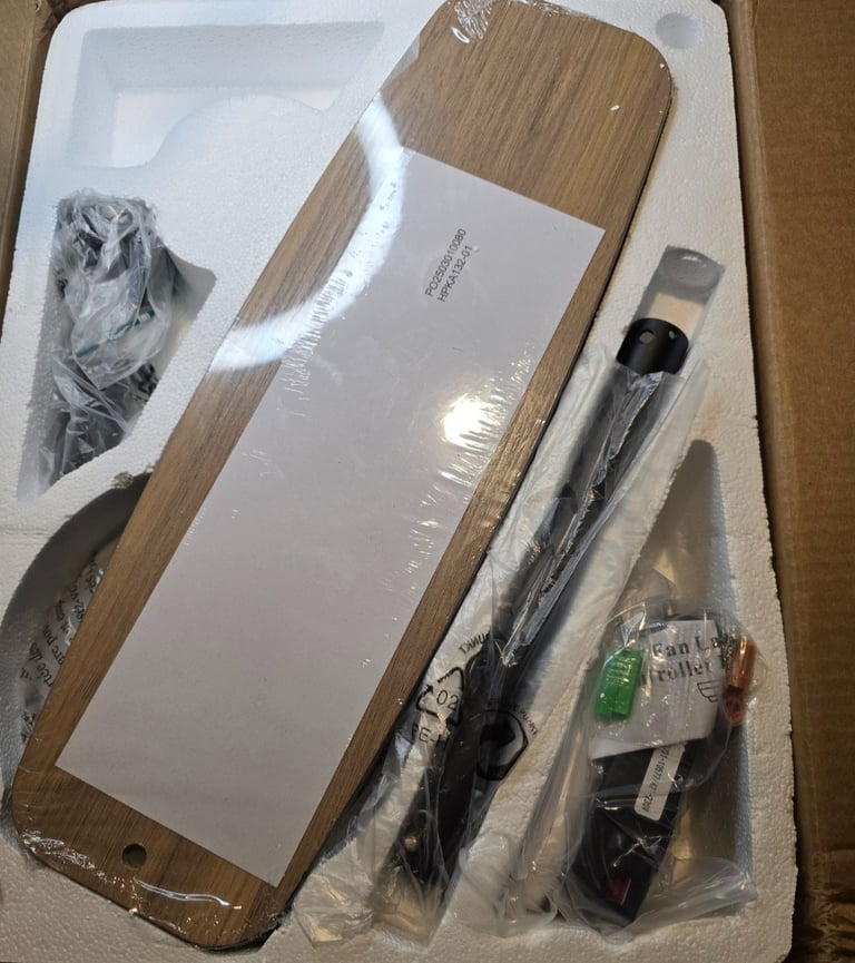 naujas supakuotas ventiliatorius dėžėje