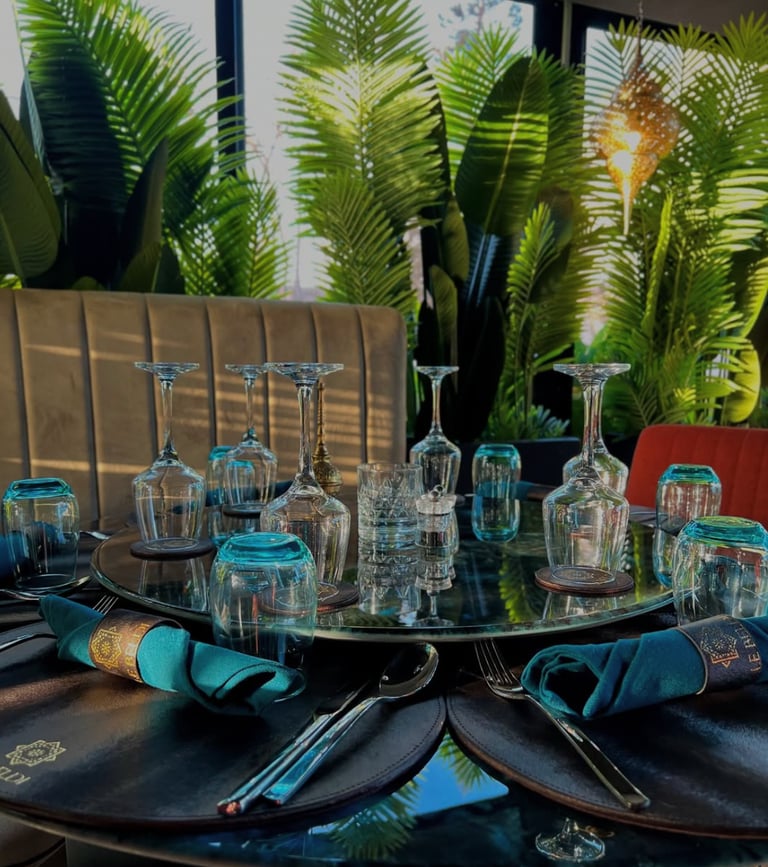 vue intérieure du restaurant le beldi à dakar