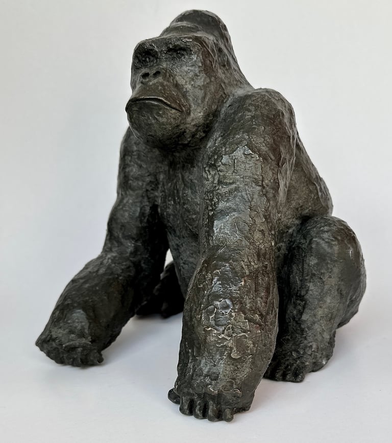 sculpture bronze gorille assis
