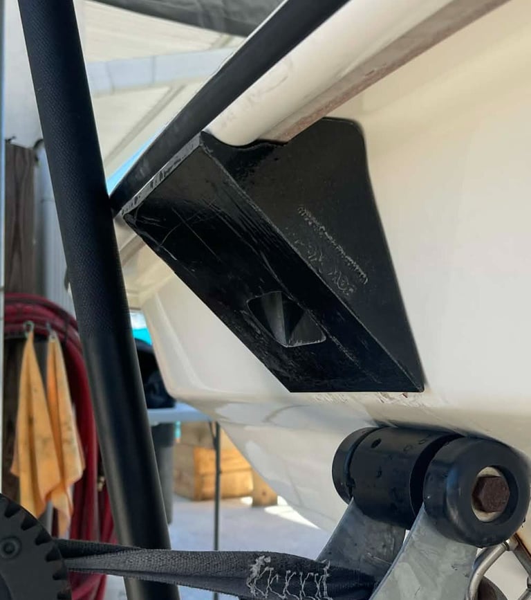 Mako Pro-Skiff  bowwedge bow roller 