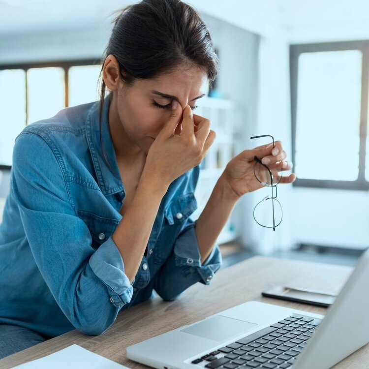 Mujer desbordada mentalmente