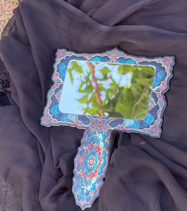 customizable hand mirror (Front)