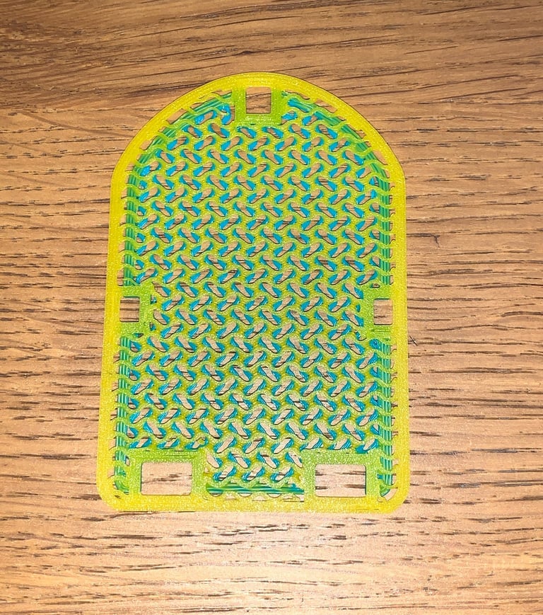 Multicolor patterns for insert plates