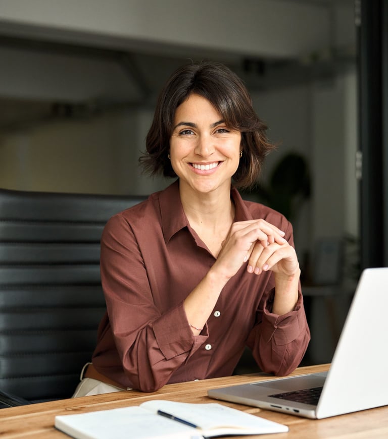 Sabrina utor at desk