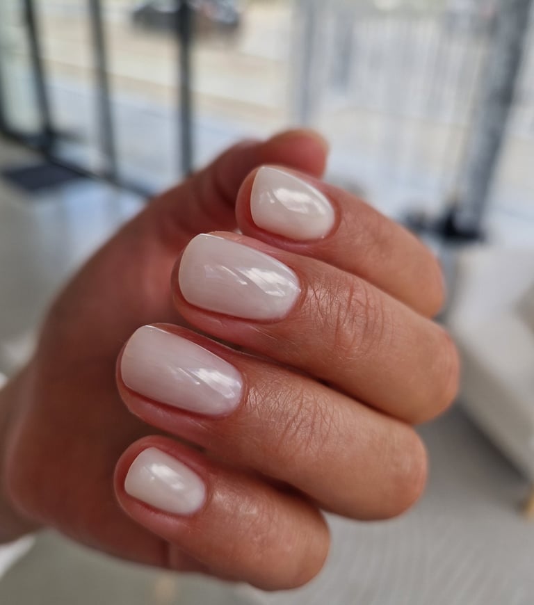 Manucure russe avec gainage