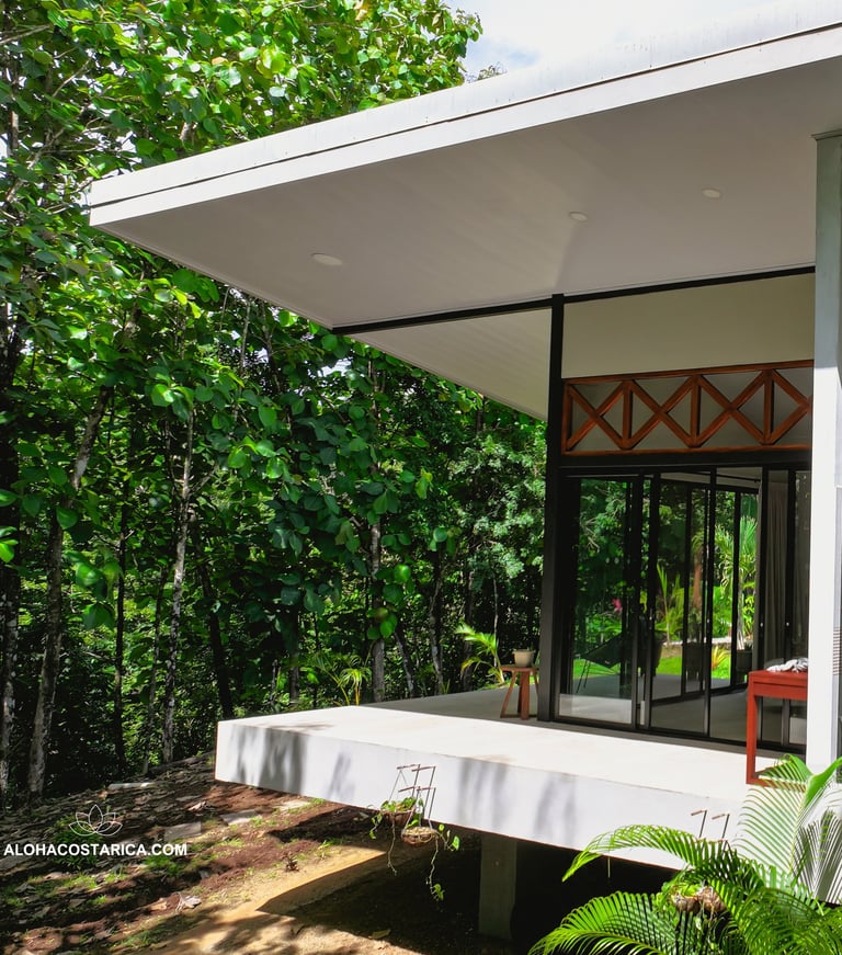 Enjoy wildlife in Casa Aloha terraces