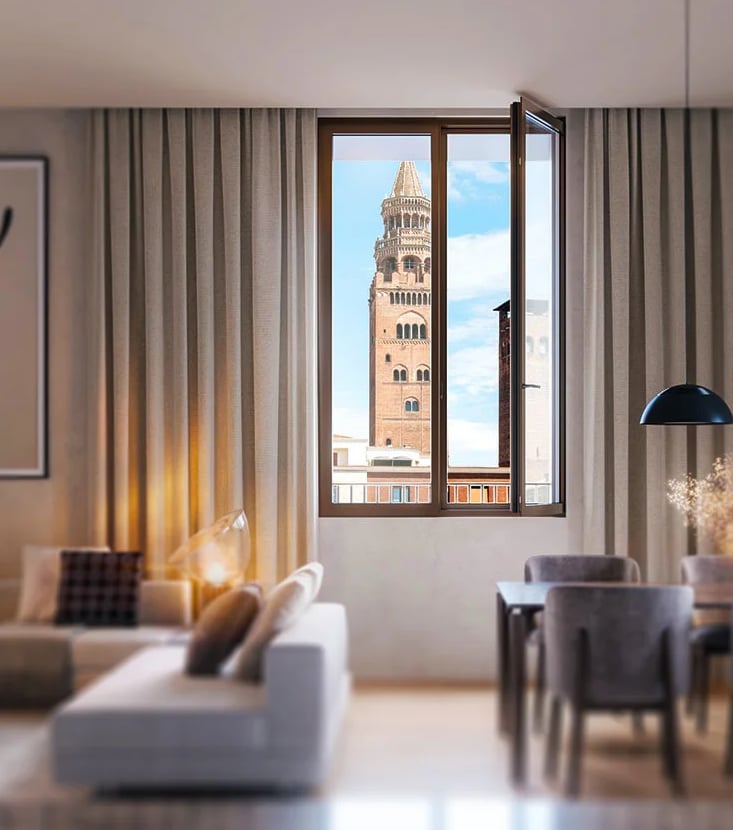 Interno residenziale moderno con vista sul Torrazzo di Cremona, rappresentativo delle residenze sviluppate da Findonati.