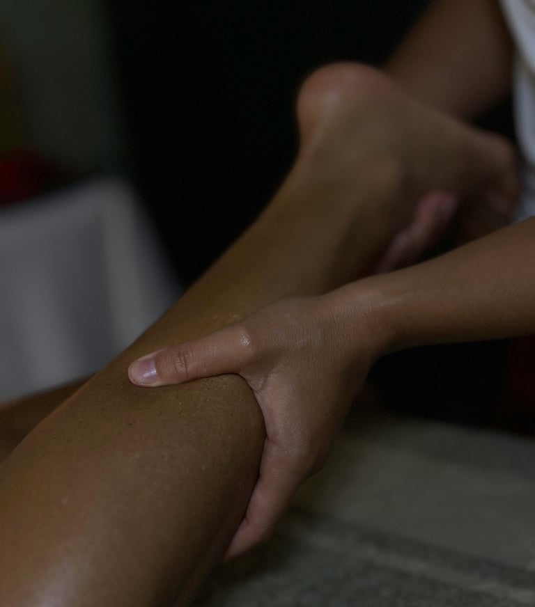 Massage tonique des jambes, pétrissages dynamiques pour la circulation