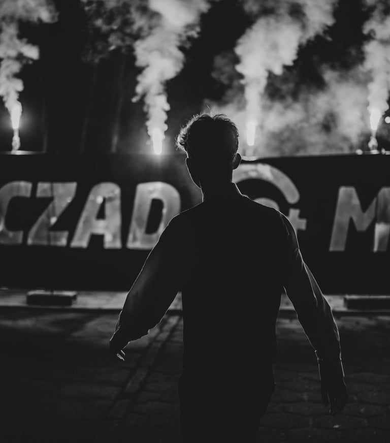 pomysł prezent na 18 urodziny fajerwerki z napisem 18 lat baner osiemnastka