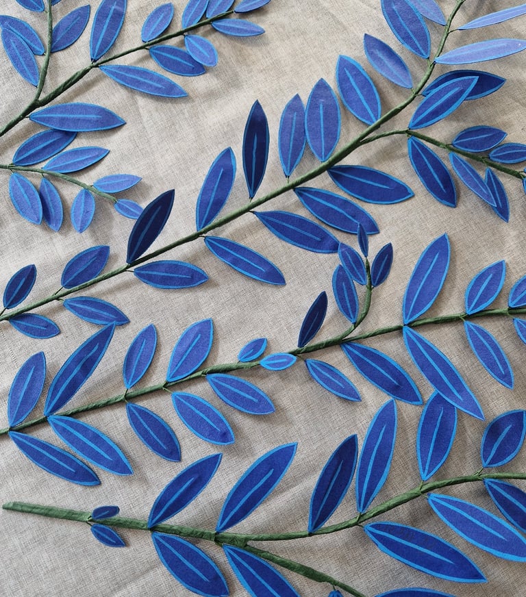 branche de plante à feuillage bleu