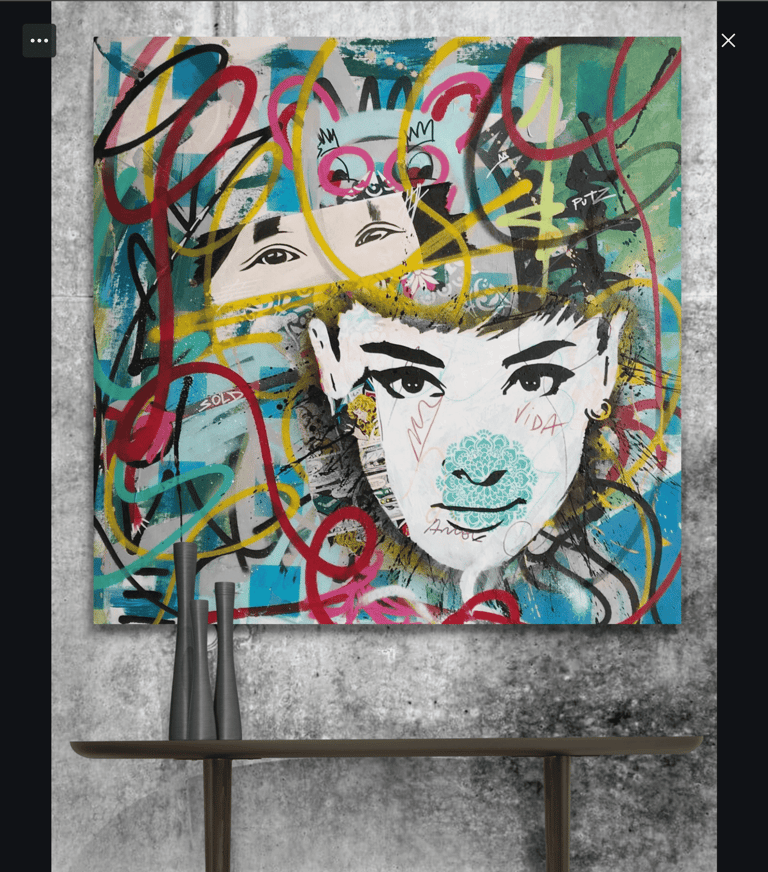 Expressão artística na decoração, com um quadro personalizado de grande impacto.