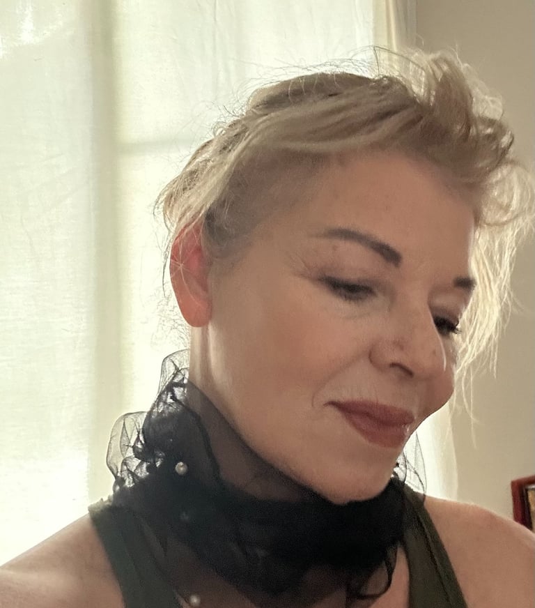 Tarot Reader Los Angeles in person & online tarot readings by Maya Britan psychic artist