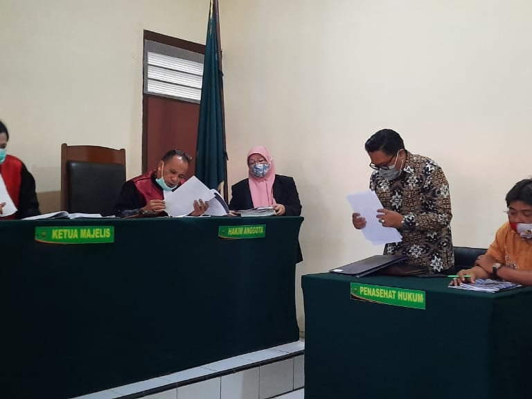 Anthonius Adhi Soedibyo saat bersidang disebuah kasus di Pengadilan Negeri Sidoarjo