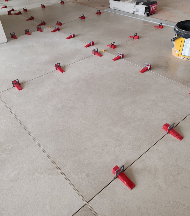 Gros plan sur les croisillons précis par Carréno carrelage à Béthune