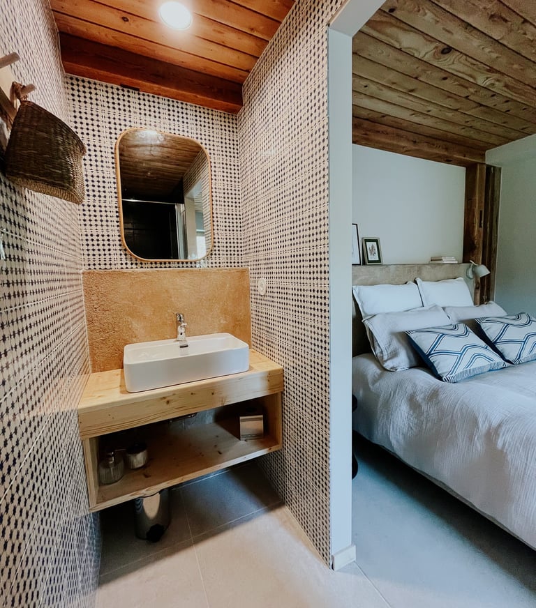 salle de bain ouverte chambre gite