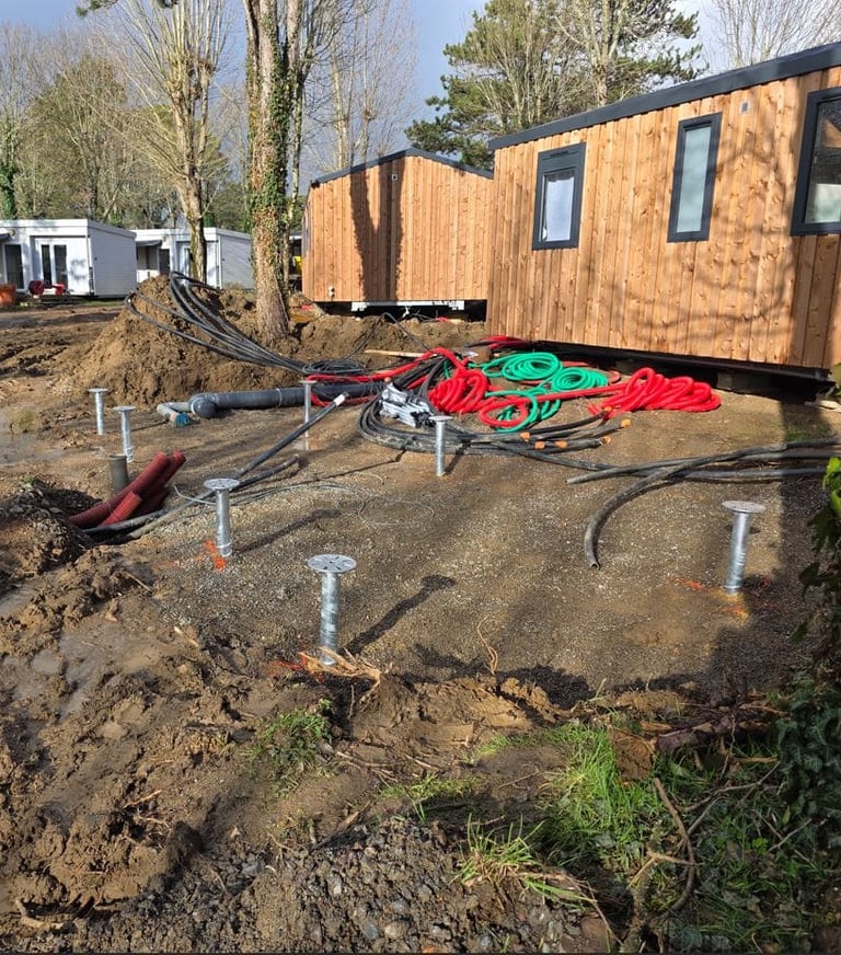 Fondation sur vis installée dans un sol d'argile sensible au retrait gonflement
